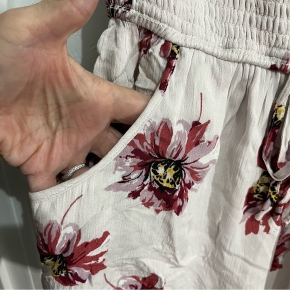 Band of Gypsies Blush Floral Smocked Romper Small - Picture 6 of 13